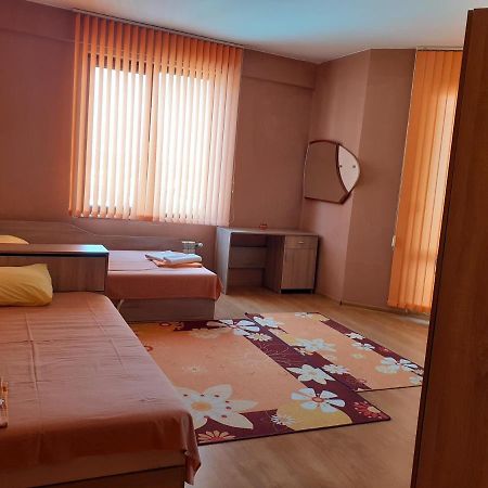 Gelov Hotel Берковиця Екстер'єр фото
