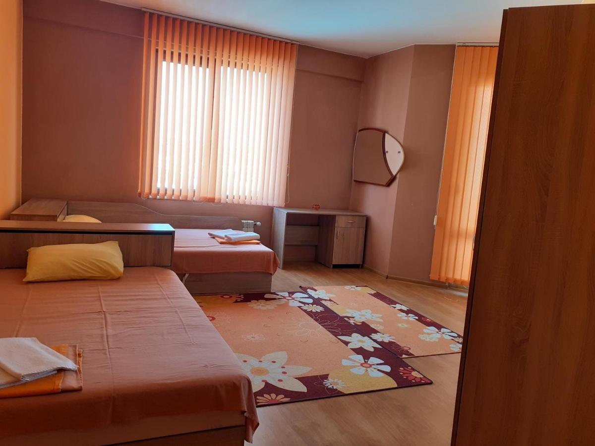 Gelov Hotel Берковиця Екстер'єр фото
