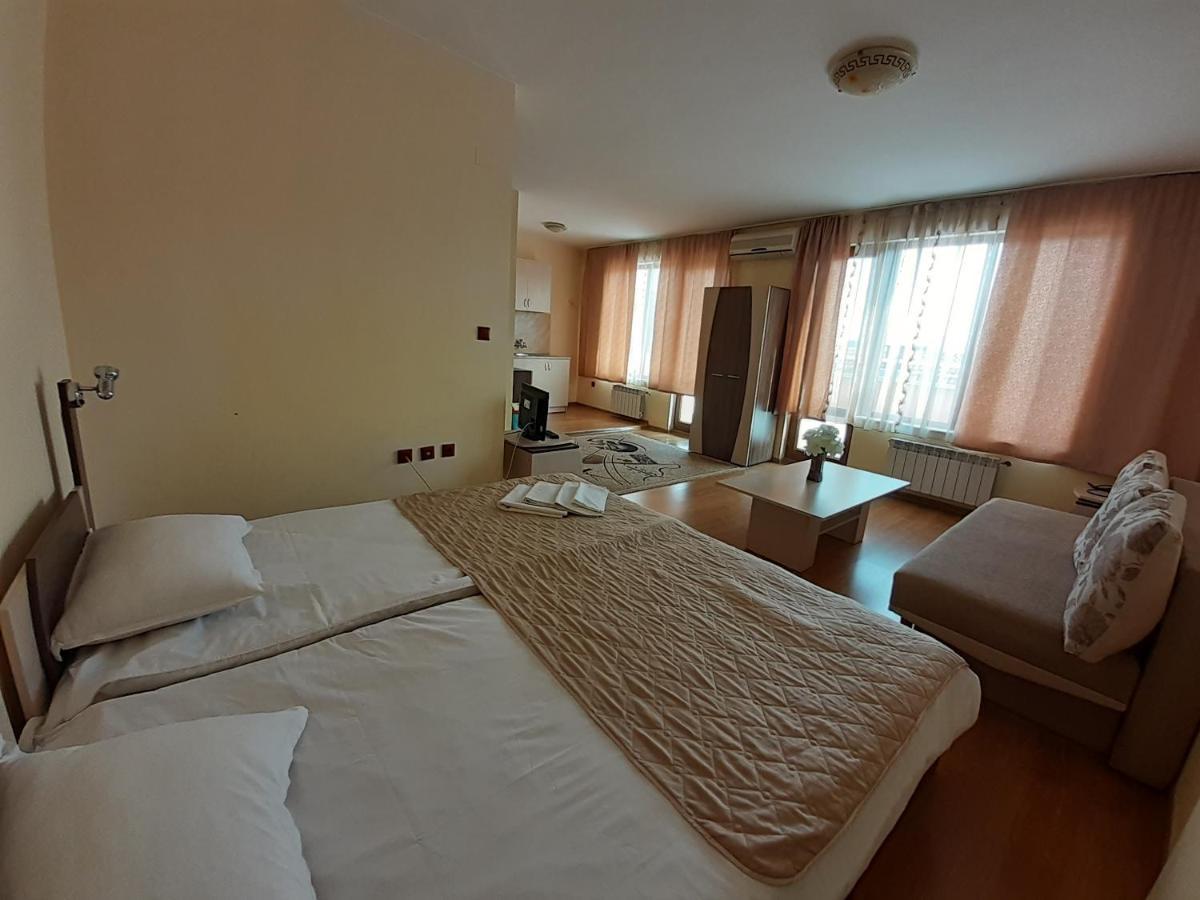 Gelov Hotel Берковиця Екстер'єр фото