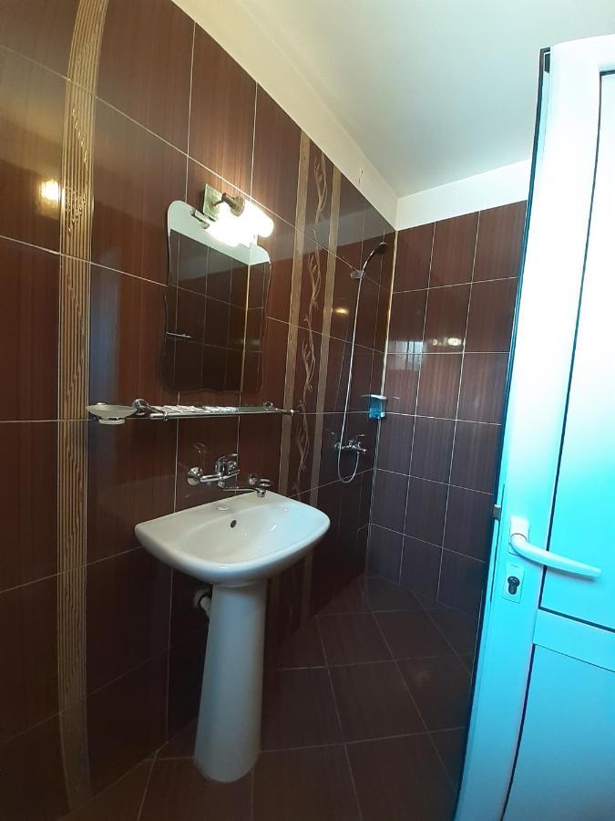 Gelov Hotel Берковиця Екстер'єр фото