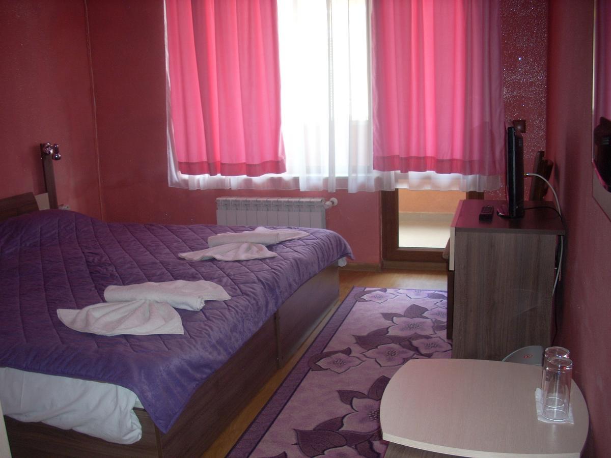 Gelov Hotel Берковиця Екстер'єр фото