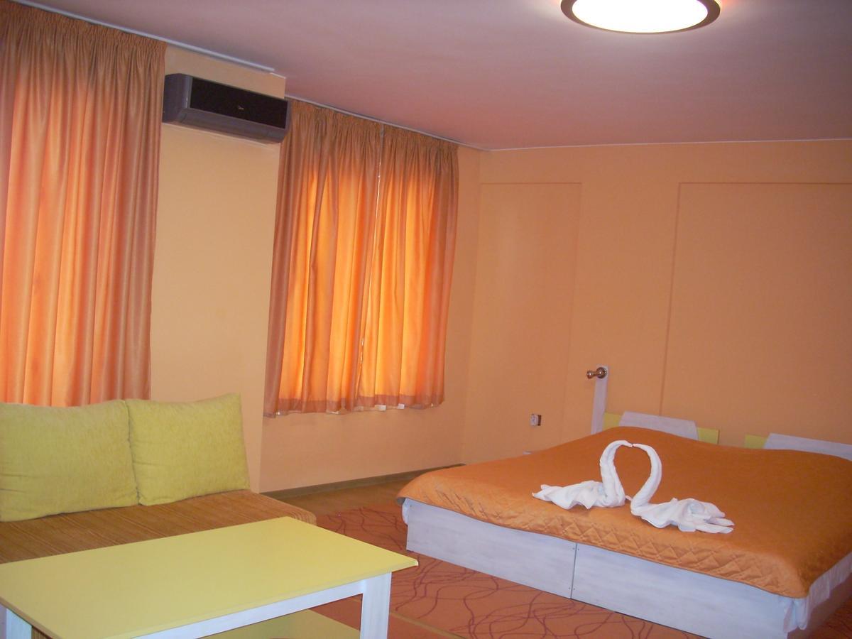 Gelov Hotel Берковиця Екстер'єр фото
