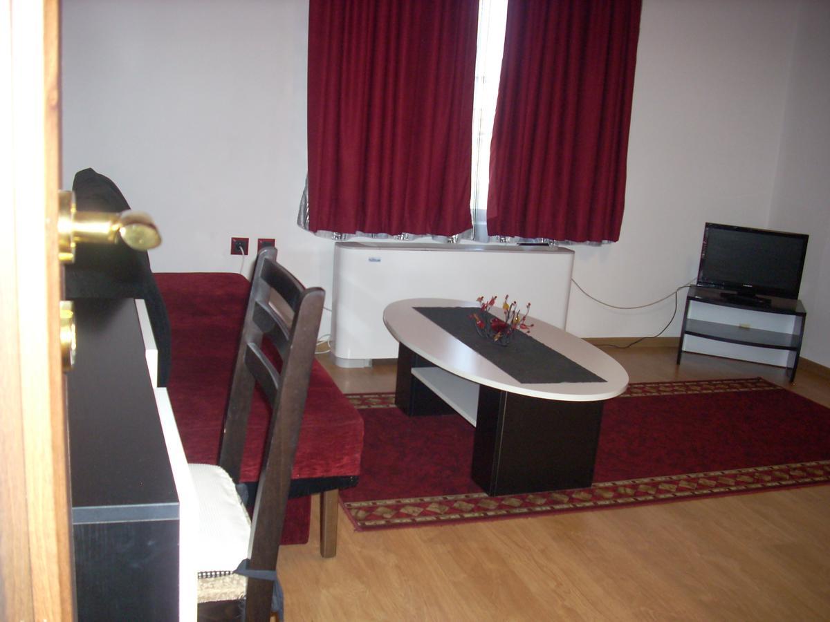 Gelov Hotel Берковиця Екстер'єр фото