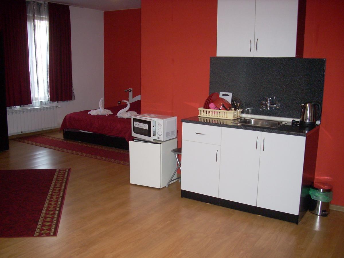 Gelov Hotel Берковиця Екстер'єр фото
